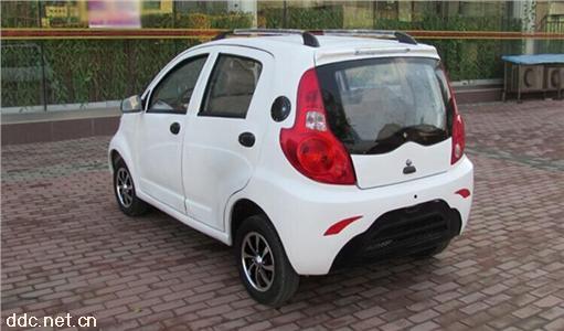  油电两用混合动力轿车